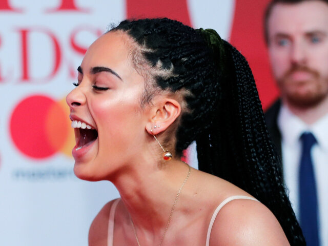 Speváčka Jorja Smith.