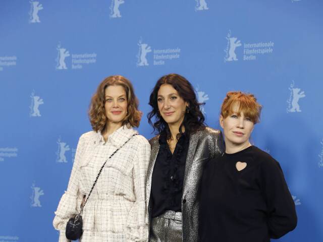 Trio z filmu Tri dni v Quiberone - Zľava: Herečka Marie Baumer, režisérka Emily Atef a herečka Birgit Minichmayr.