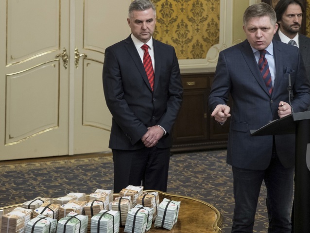 Robert Fico, premiér, milión eur, odmena