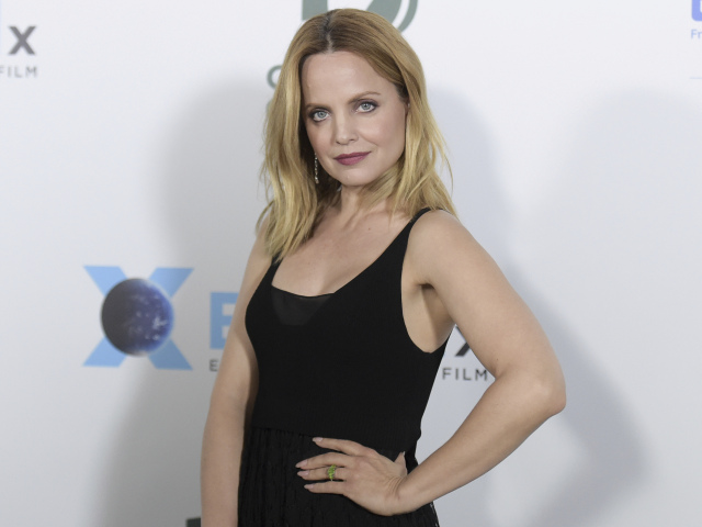 Mena Suvari
