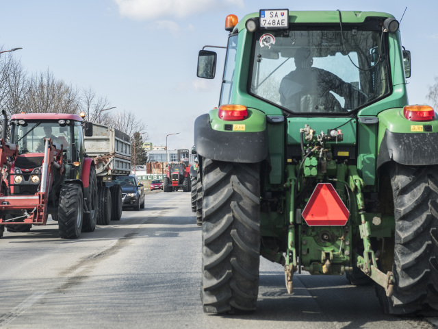 polícia doprava Šamorín obmedzenie protest, traktor