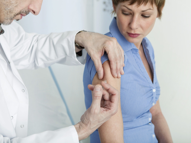 očkovanie, vakcína, tetanus, doktor, pacientka