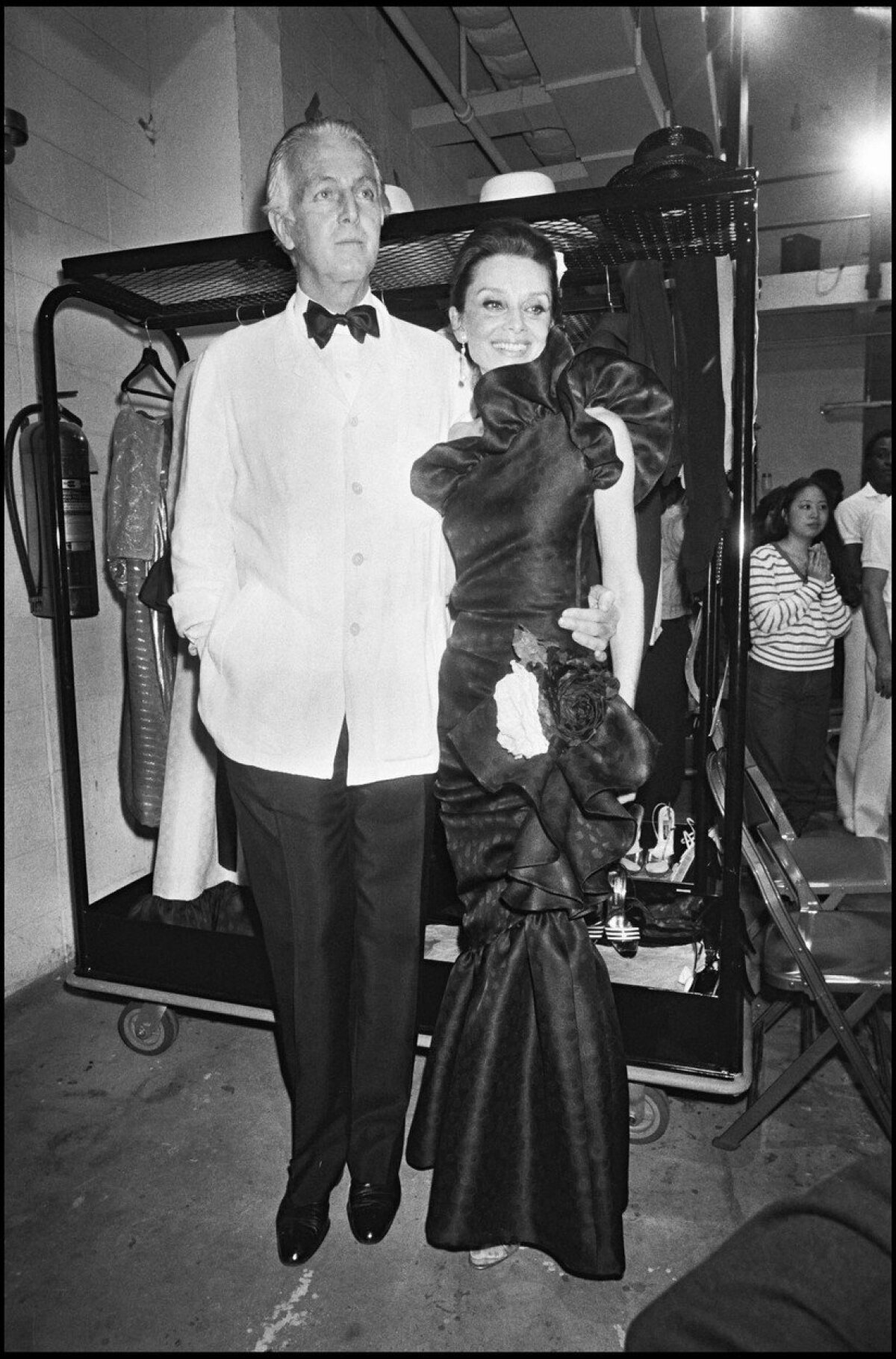 Dizajnér Hubert de Givenchy a herečka Audrey Hepburn. 
