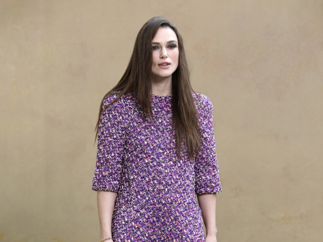 Herečka Keira Knightley na nedávnej prehliadke Chanel v Paríži. 