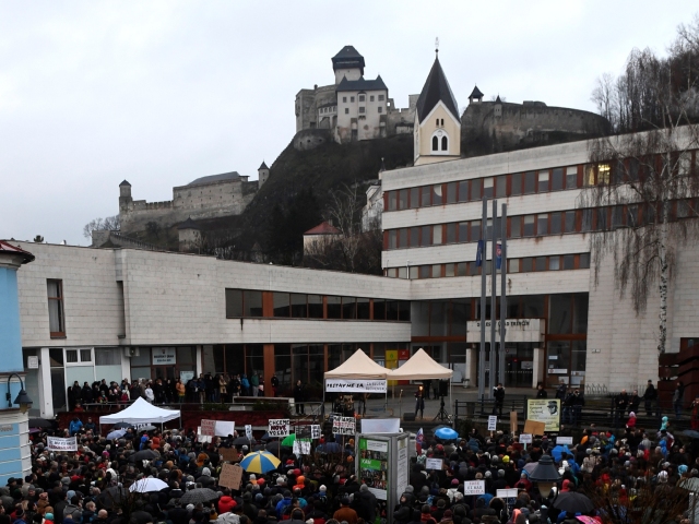 Za slušné Slovensko, Trenčín