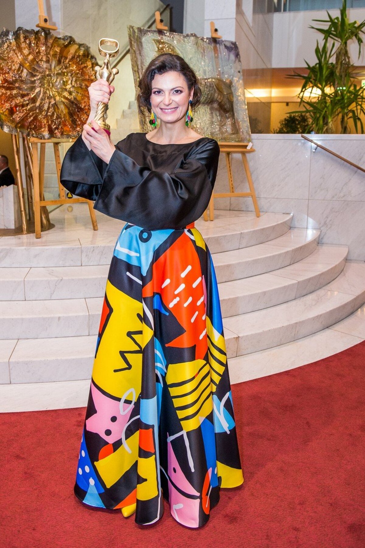 Herečka Lujza Garajová Schrameková v šatách od dizajnérky Lenky Sršňovej. 