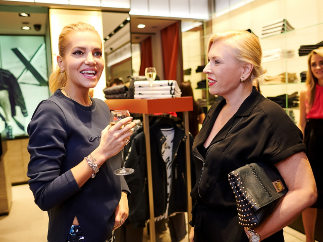 Dara Rolins (vľavo) a Gabriela Drobová. 