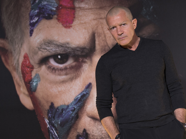 Španielsky herec Antonio Banderas poses predstavil v Madride novinku Genius Picasso. 