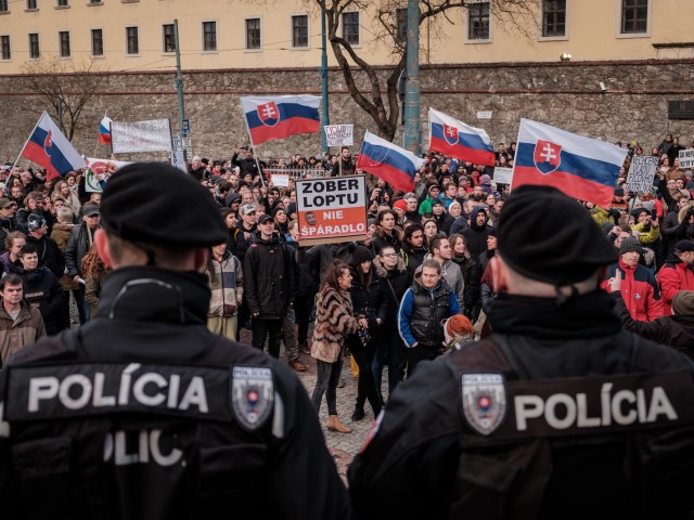 Nie je nám to jedno, demonštrácia, protest pochod safarikovo nam. - nam. snp