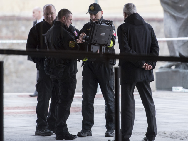 SR NRSR prášok polícia vchod uzavretie BAX