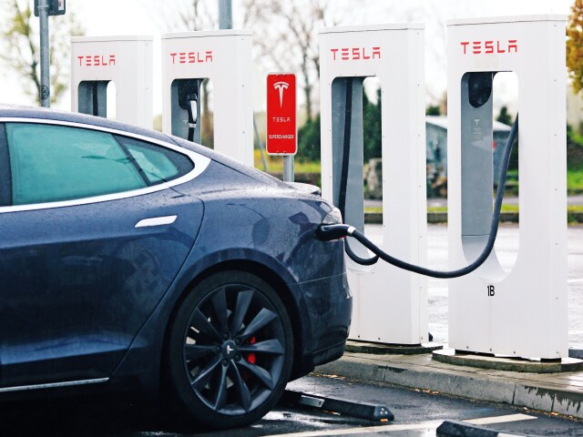Tesla - dobíjanie