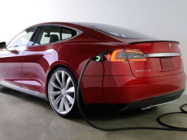 Tesla - dobíjanie