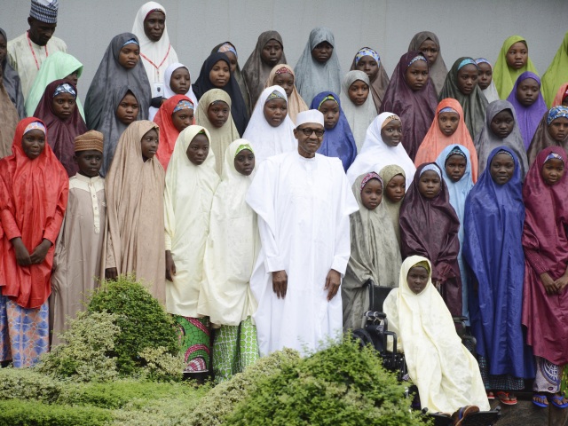 Nigéria Boko Haram školáčky prepustené Buhari stretnutie