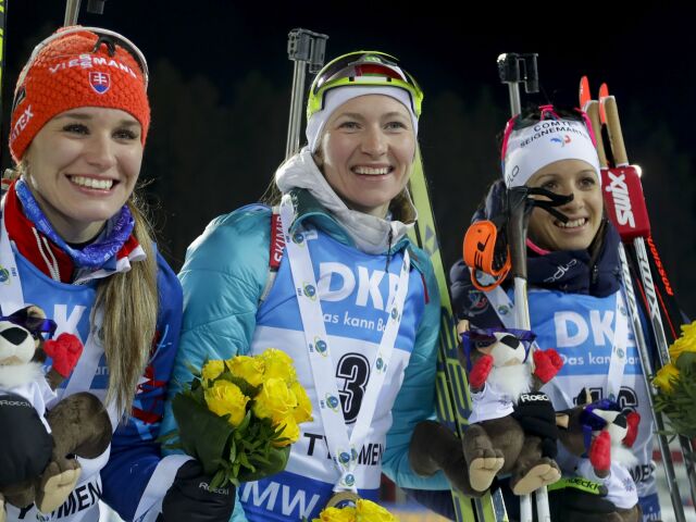 Paulína Fialková, Darja Domračevová, Anais Chevalierová