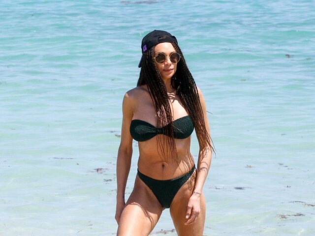 Bývalá modelka Lilly Becker si užívala slnečné počasie na pláži v Miami. 