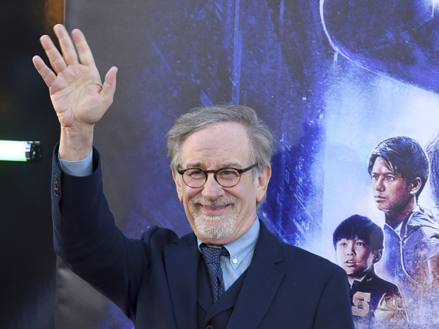 Režisér Steven Spielberg stojí za filmom Ready Player One.