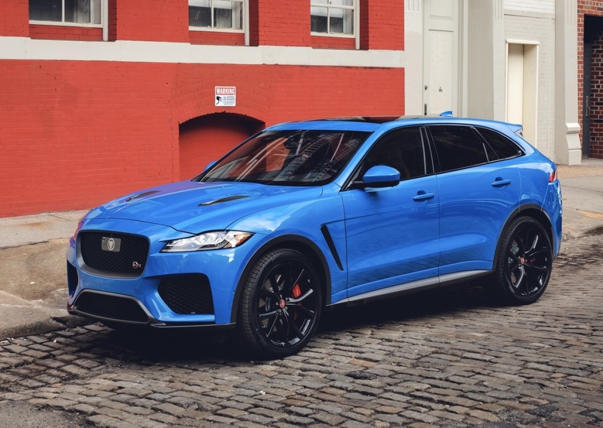 Jaguar-F-Pace SVR-2019-1024-03