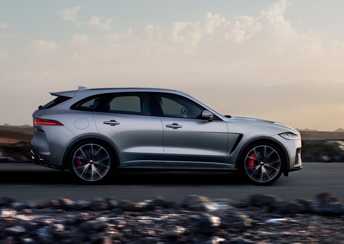 Jaguar-F-Pace SVR-2019-1024-08