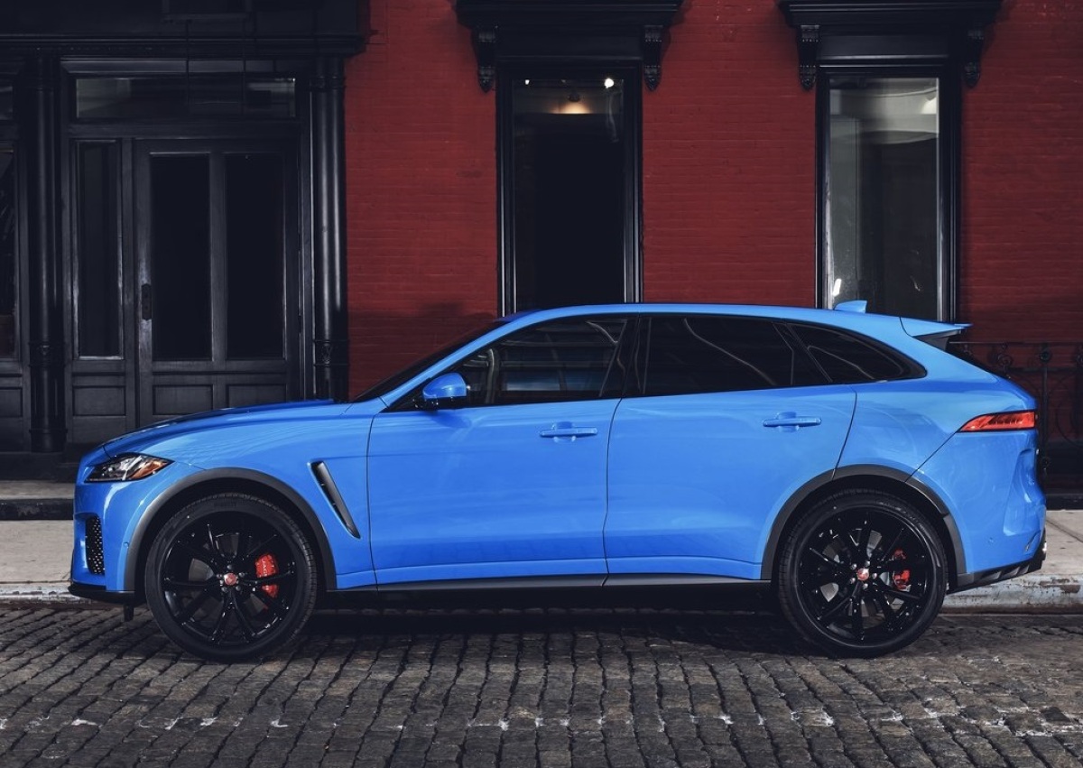 Jaguar-F-Pace SVR-2019-1024-09