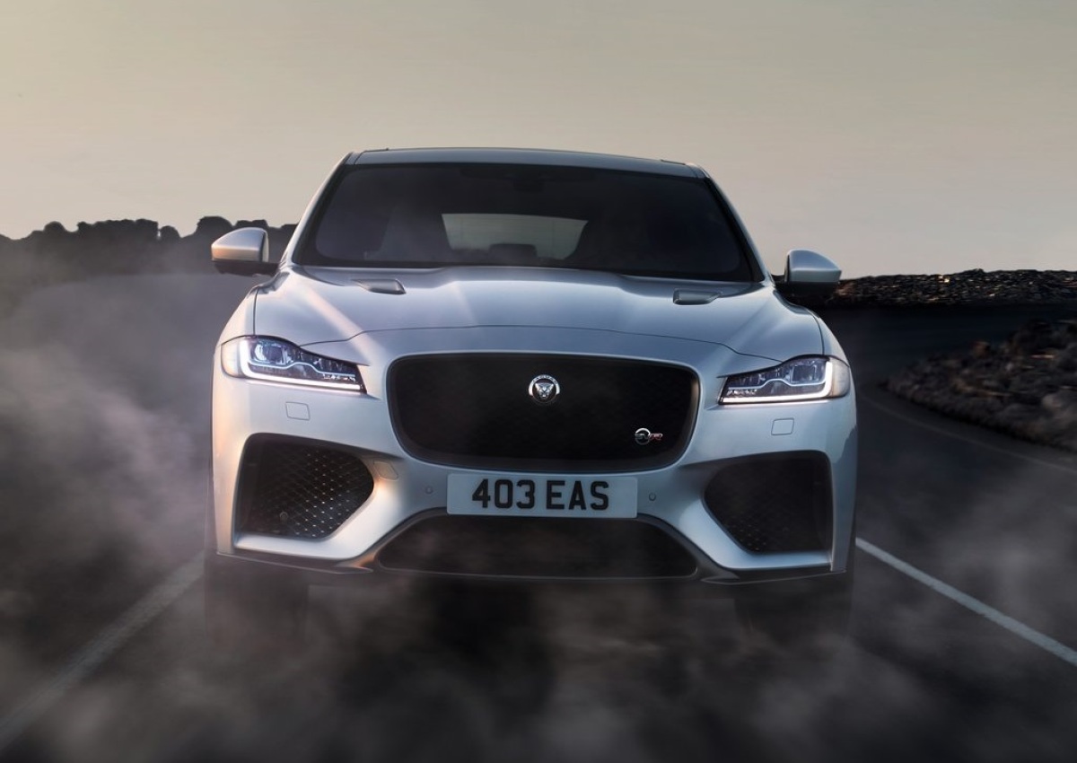Jaguar-F-Pace SVR-2019-1024-0e
