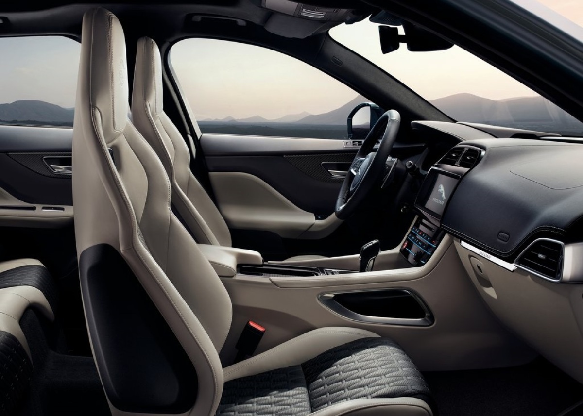 Jaguar-F-Pace SVR-2019-1024-18