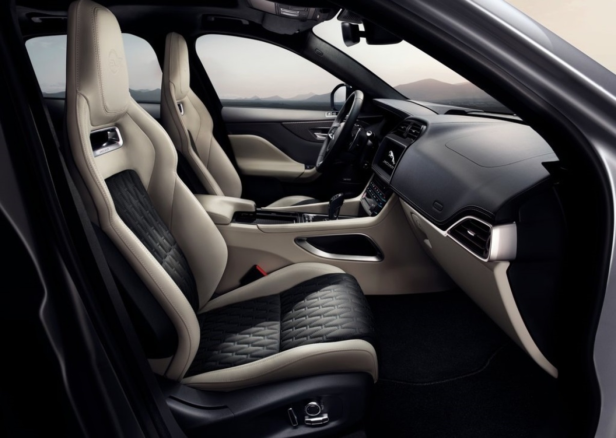 Jaguar-F-Pace SVR-2019-1024-19