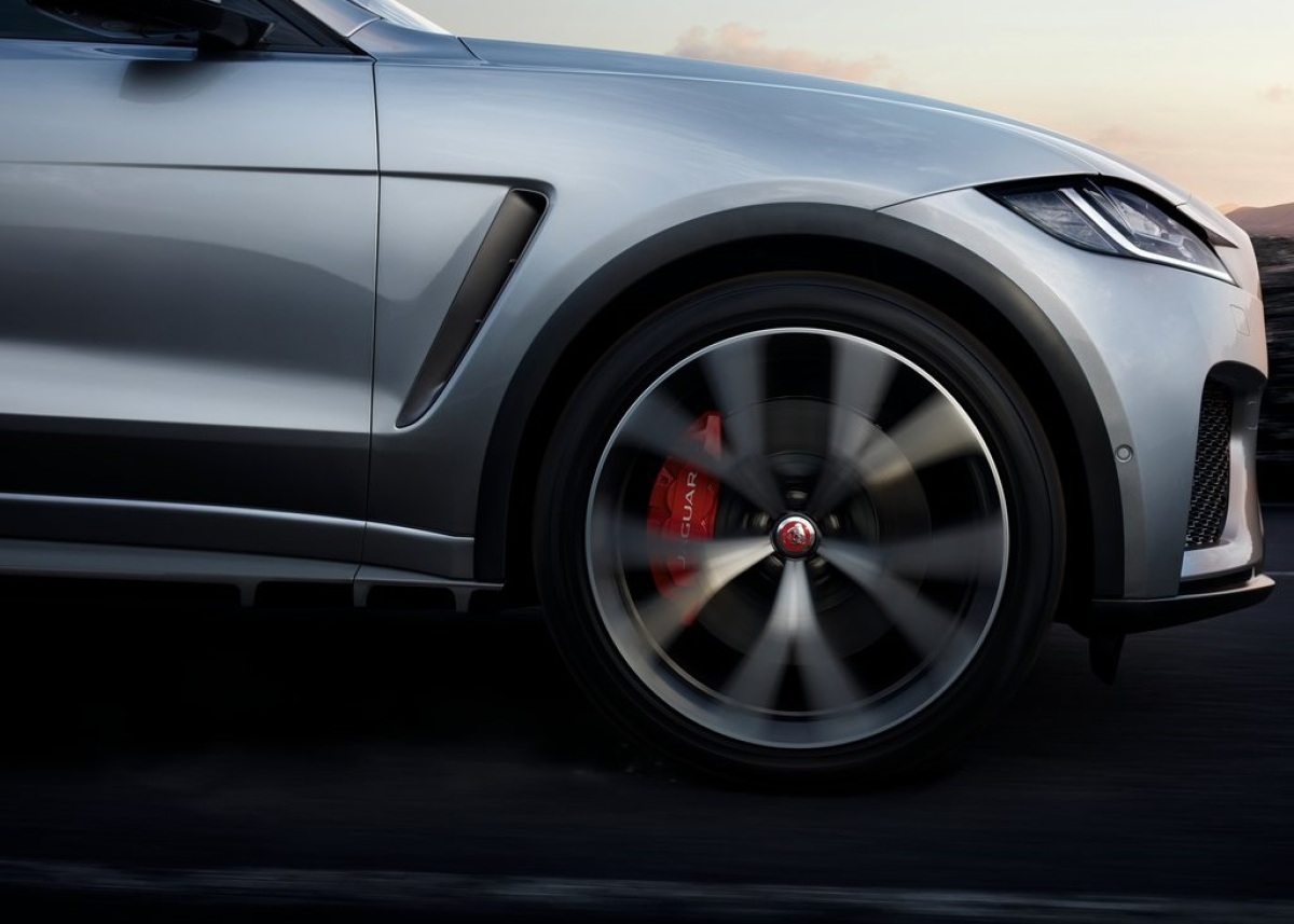 Jaguar-F-Pace SVR-2019-1024-21