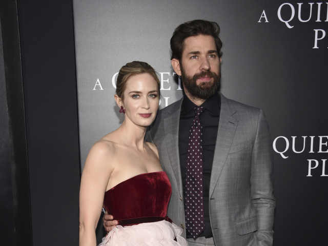 Manželia Emily Blunt a John Krasinski spoločne uviedli film A Quiet Place.