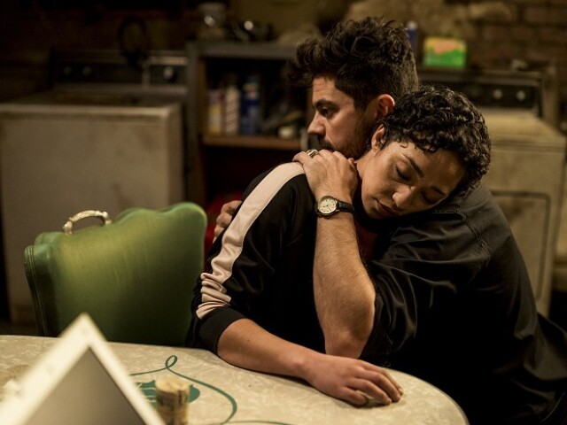 Herečka Ruth Negga a herec Dominic Cooper na zábere zo seirálu Preacher. 
