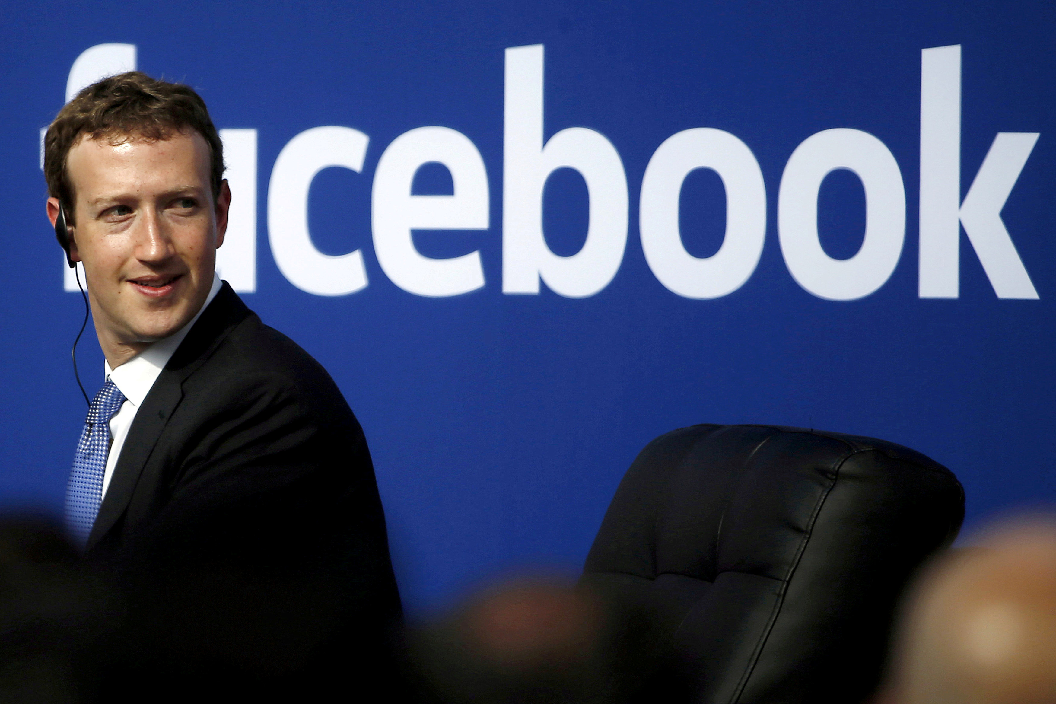 Americký miliardár Mark Zuckerberg šéfuje Facebooku.
