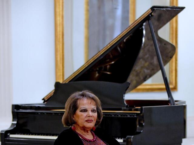 Herečka Claudia Cardinale na tlačovej konferencii v Neapole. 