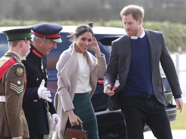 Britský princ Harry a jeho snúbenica Meghan Markle na archívnom zábere. 