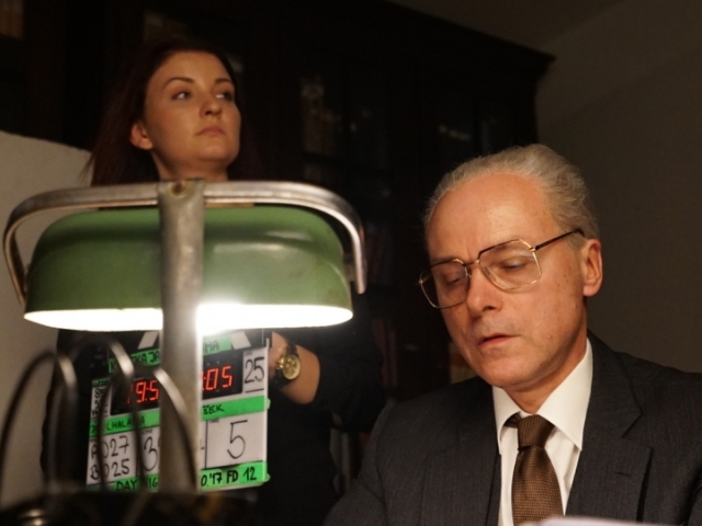 Herec Stano Král ako Gustáv Husák v dokudráme Dubček.