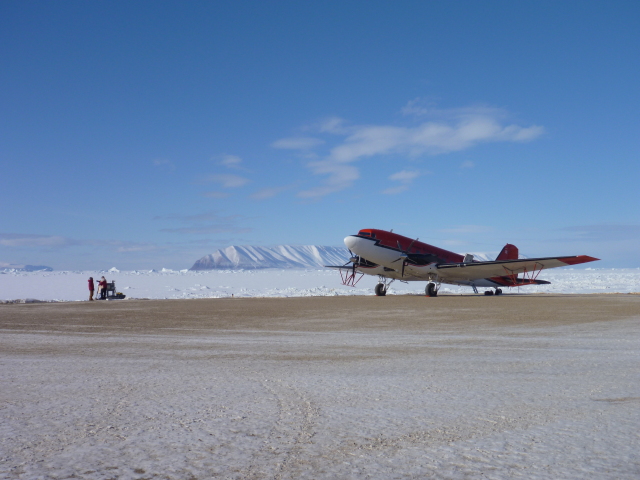 DC-3, lietadlo, Devon