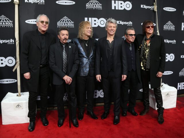 Súčasní aj bývalí členovia formácie Bon Jovi.