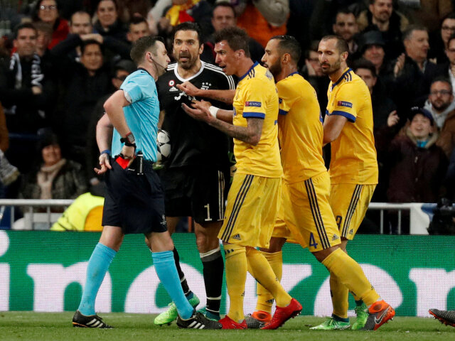 Gianluigi Buffon, Michael Oliver