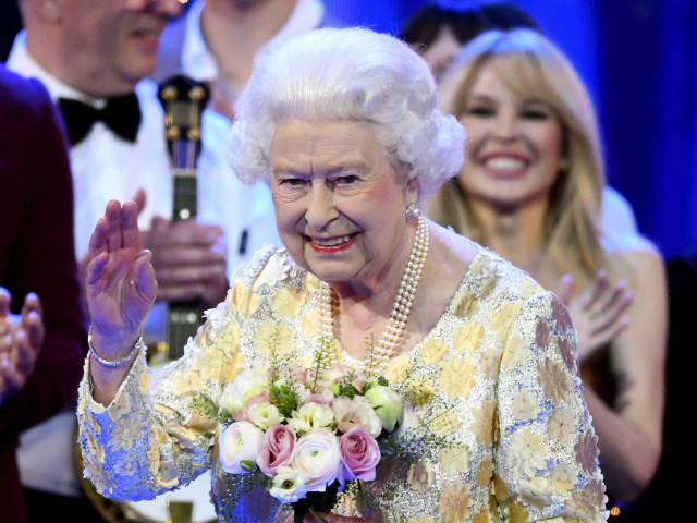 Kráľovná Alžbeta II. pozdravila hostí v Royal Albert Hall. 