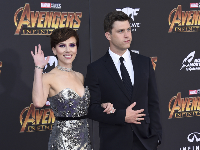 Herečka Scarlett Johansson sa prvýkrát oficiálne objavila v spoločnosti s aktuálnym partnerom - hercom a moderátorom Colinom Jostom.