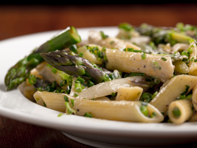 penne, špargľa