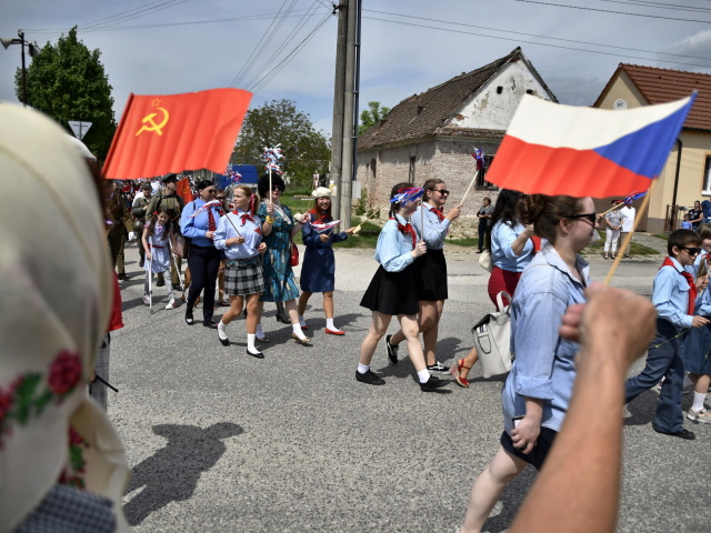 Dojč prvý máj oslavy retro sprievod
