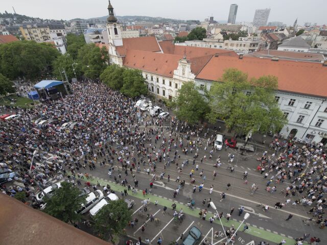 Protest Za slušné Slovensko  - predvečer svadby
