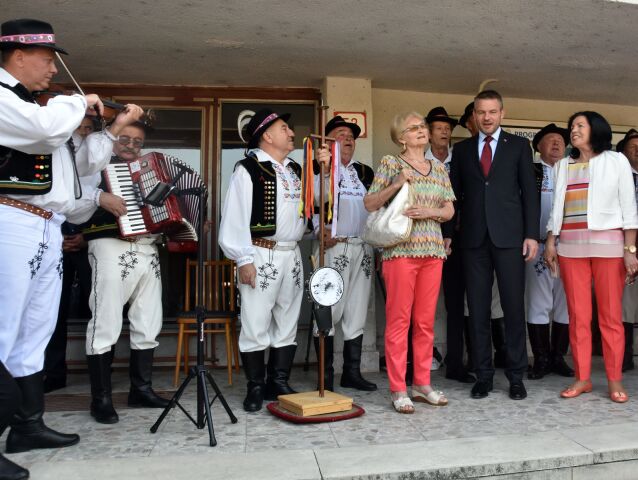 Trebišov, vláda, Pellegrini, folkloristi