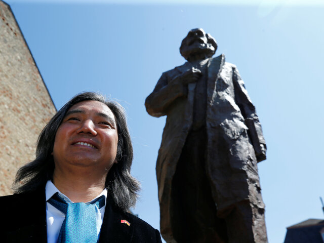 Marx, socha
