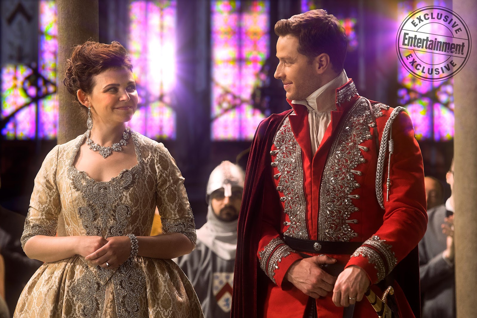 Do ikonických úloh Snehulienky a Princa Krasoňa sa vracia aj herečka Ginnifer Goodwin a herec Josh Dallas.