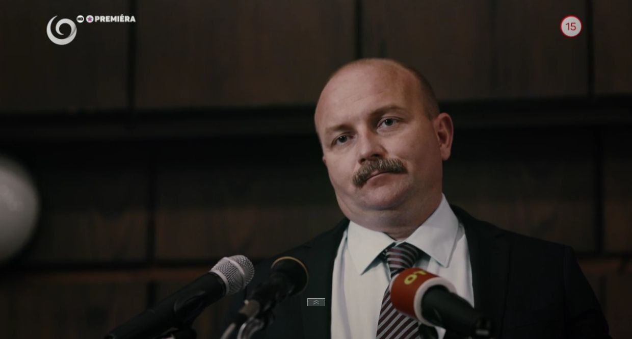 V druhej sérii nastala zmena. V úlohe ministra sa objavil herec Gregor Hološko s prezývkou Fúzatý.