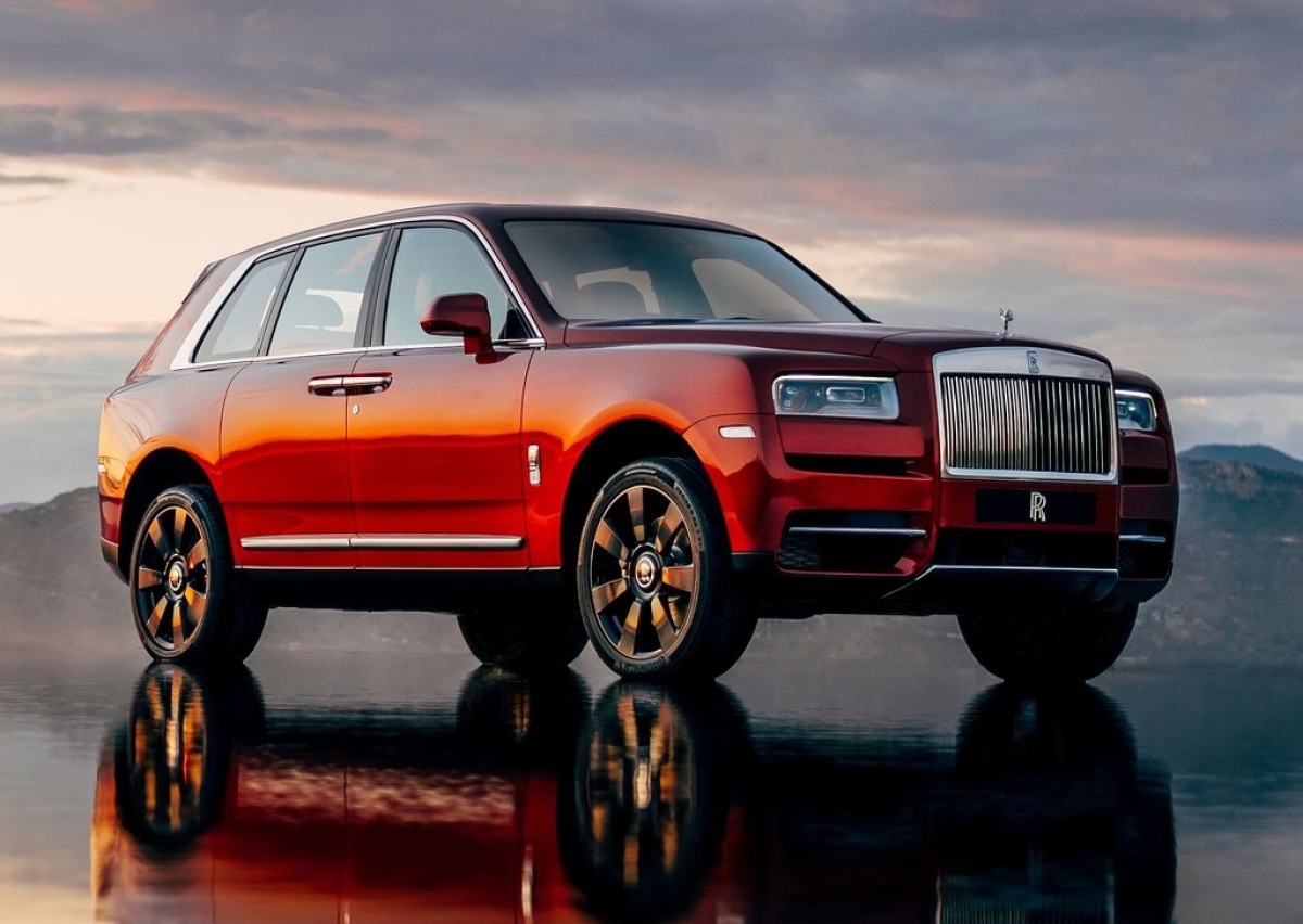 Rolls-Royce-Cullinan-2019-1024-01