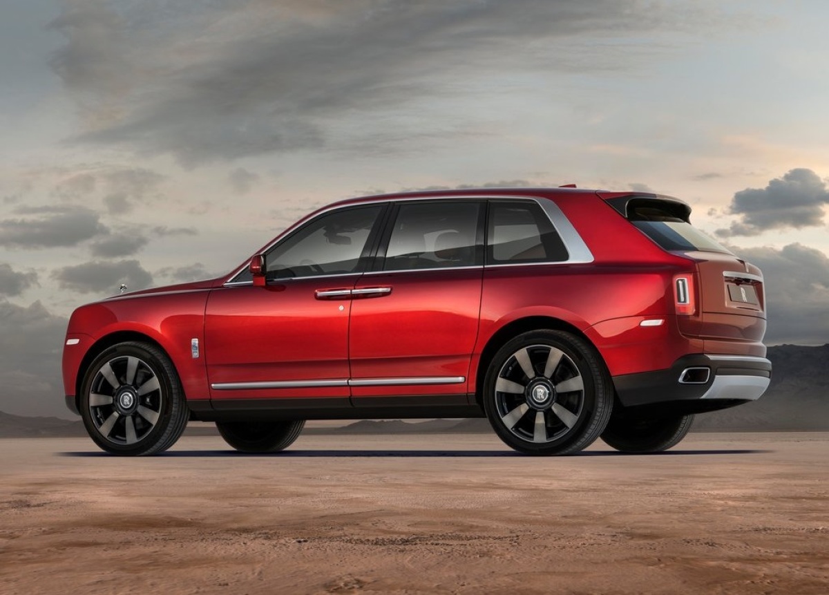 Rolls-Royce-Cullinan-2019-1024-09