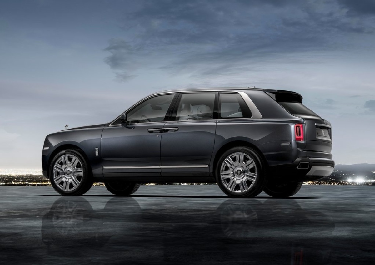 Rolls-Royce-Cullinan-2019-1024-0a