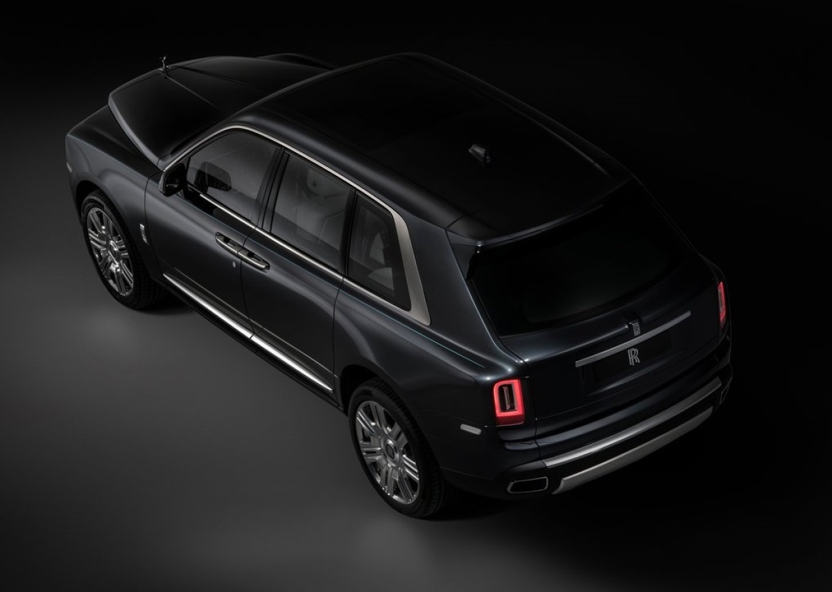 Rolls-Royce-Cullinan-2019-1024-0c