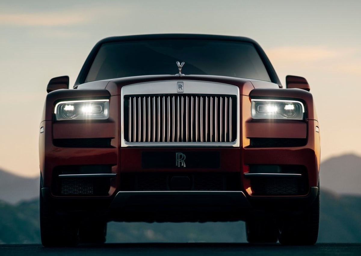 Rolls-Royce-Cullinan-2019-1024-0e